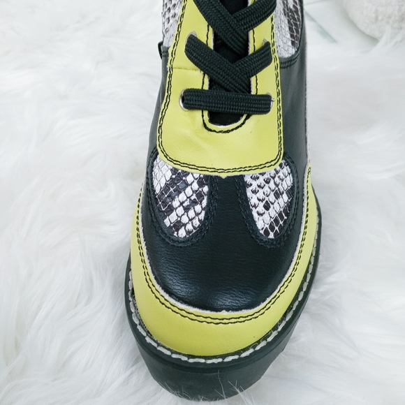 BAMBOOWomen Panel Lace-Up Chunky Platform… - Picture 15 of 16